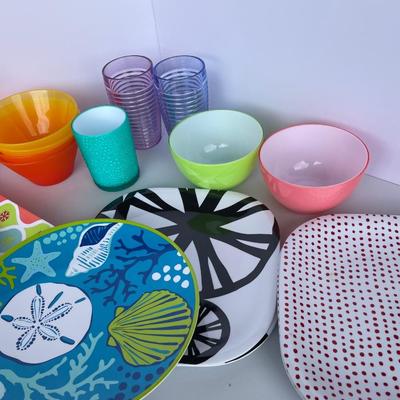 Colorful 26 piece Melamine/Acrylic Lot