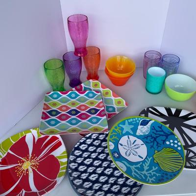 Colorful 26 piece Melamine/Acrylic Lot