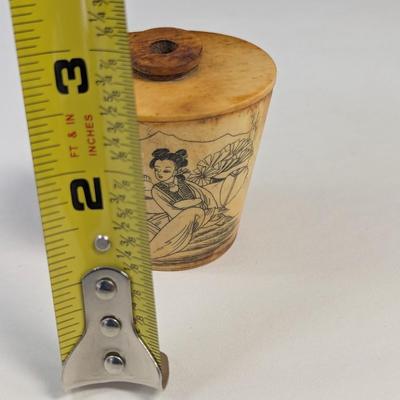 Japanese Carved Snuff Bottle