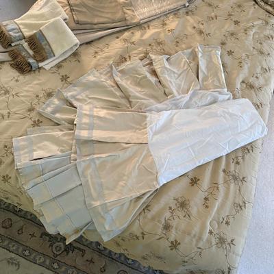 A810 Croscill Home Floral Yellow/Gold Comforter & Two Matching Pillow Shams