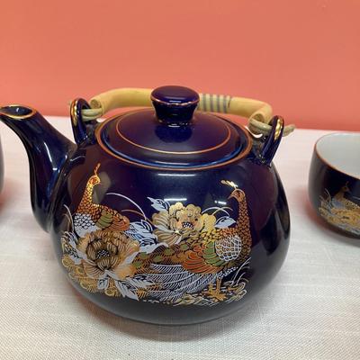 Sale Photo Thumbnail #226: Japanese cobalt blue teapot and 6 cups, no chips or cracks. Excellent condition!