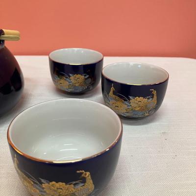 Sale Photo Thumbnail #228: Japanese cobalt blue teapot and 6 cups, no chips or cracks. Excellent condition!
