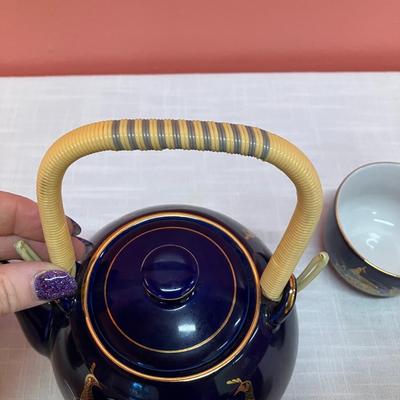 Sale Photo Thumbnail #230: Japanese cobalt blue teapot and 6 cups, no chips or cracks. Excellent condition!