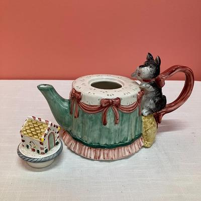 Sale Photo Thumbnail #246: Fitz & Floyd scottie dog teapot. Excellent condition with no chips or cracks.