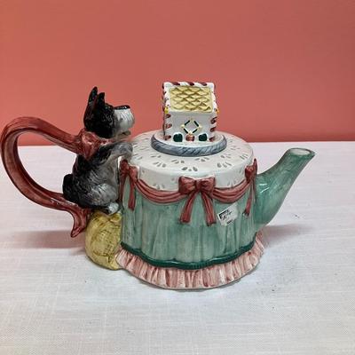 Sale Photo Thumbnail #245: Fitz & Floyd scottie dog teapot. Excellent condition with no chips or cracks.