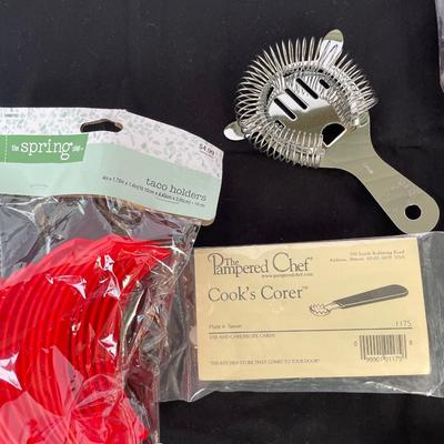5 piece Kitchen lot, Pampered Chef Corer