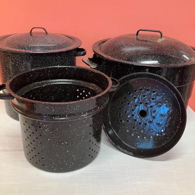 Sale Photo Thumbnail #320: Set of 6 pieces (including lids): 2 stock pots, one boiling insert, 1 steamer/strainer. Black enamel with white polka-dots