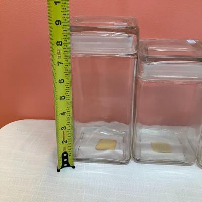 Sale Photo Thumbnail #328: Glass canister set with 5 sizes, all have sealing lids. No chips/cracks. Excellent condition.