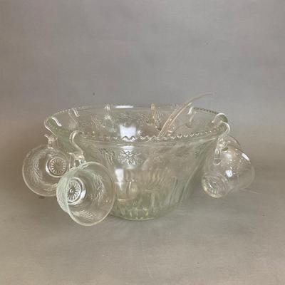 A867 Glass Punch Bowl With Matching Glasses