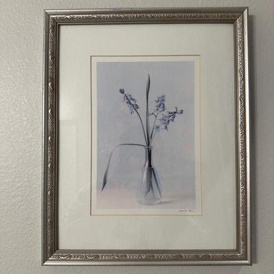 SET OF BATHROOM TOWELS AND FRAMED ART