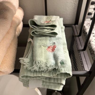 BATHROOM TOWELS, SHOWER CURTAIN RINGS AND TOOTHBRUSH HOLDER