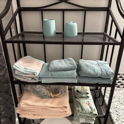 BATHROOM TOWELS, SHOWER CURTAIN RINGS AND TOOTHBRUSH HOLDER