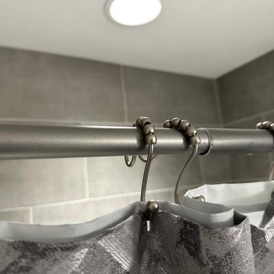 SILVER/GRAY SHOWER CURTAIN AND RUGS