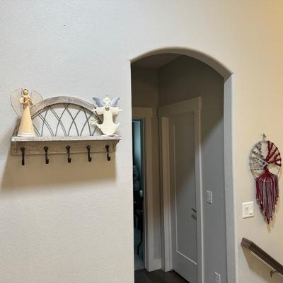 KNICK NACK SHELF/COAT RACK WITH ANGELS AND WALL HANGING
