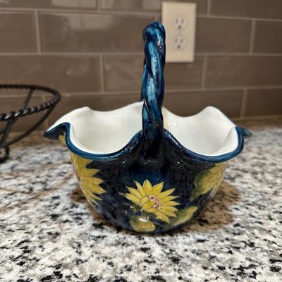 CERAMIC BASKETS AND VEGETABLE BASKET