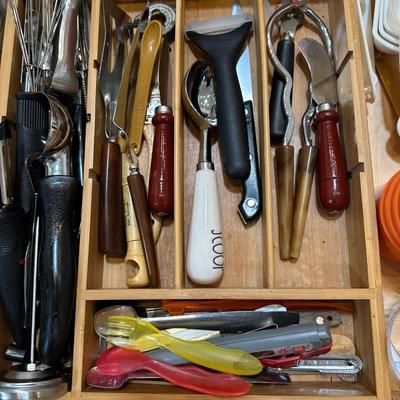 MISC UTENSILS AND FLATWARE