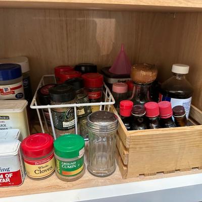 MISC SPICES AND SPICE RACK
