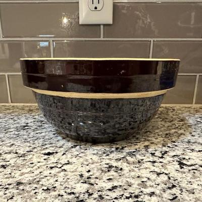 CASSEROLES WITH LIDS AND MIXING BOWLS