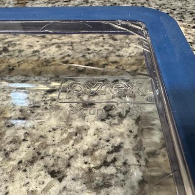 CASSEROLES WITH LIDS AND MIXING BOWLS