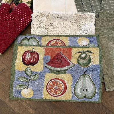 PLACE MATS AND NAPKINS