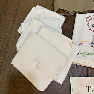 TEA TOWLS AND OVEN MITS