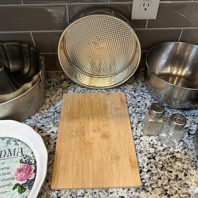 SPRING FORM PAN, BUNDT PAN, MIXING BOWLS AND PIE PLATE