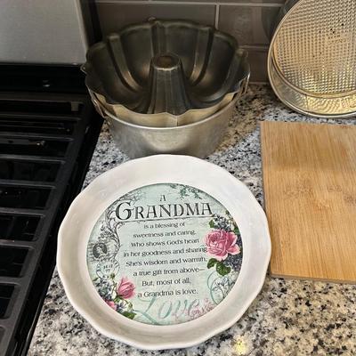SPRING FORM PAN, BUNDT PAN, MIXING BOWLS AND PIE PLATE