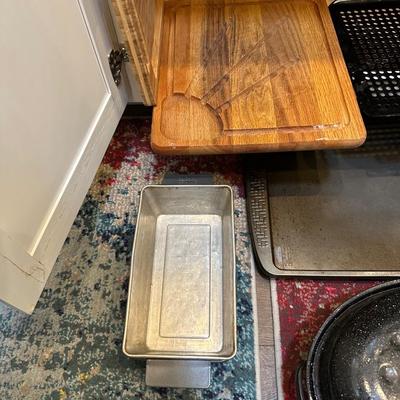 ROASTER, COOLING RACKS AND OTHER BAKING PANS AND CUTTING BOARD
