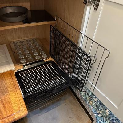 ROASTER, COOLING RACKS AND OTHER BAKING PANS AND CUTTING BOARD