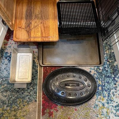 ROASTER, COOLING RACKS AND OTHER BAKING PANS AND CUTTING BOARD