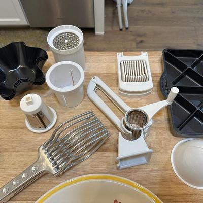MISC KITCHEN GAGETS AND PLATES