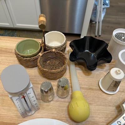 MISC KITCHEN GAGETS AND PLATES