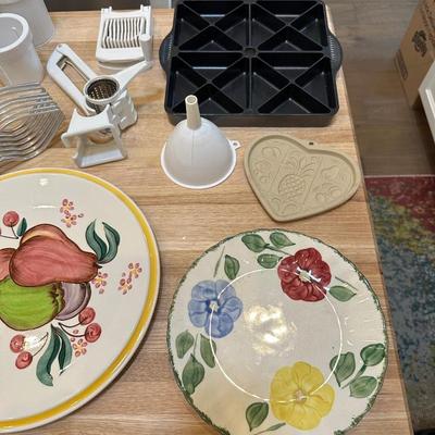 MISC KITCHEN GAGETS AND PLATES
