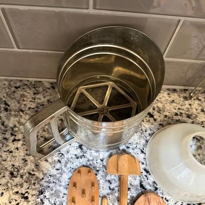 COLLENDER, SIFTER AND WOODEN SPOONS