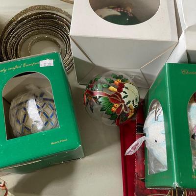 XL Christmas Decor Lot with 2 Pictures