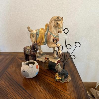HORSE STATUE AND DECOR