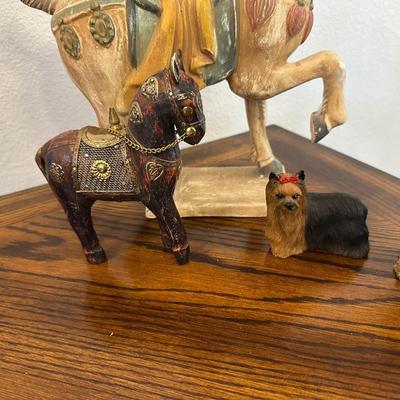 HORSE STATUE AND DECOR