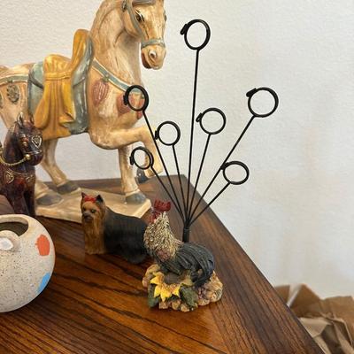 HORSE STATUE AND DECOR