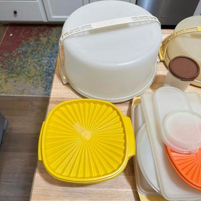 LARGE LOT OF TUPPERWARE