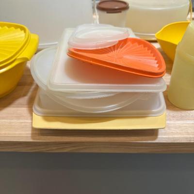 LARGE LOT OF TUPPERWARE