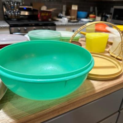 LARGE LOT OF TUPPERWARE