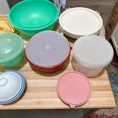 LARGE LOT OF TUPPERWARE