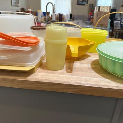 LARGE LOT OF TUPPERWARE