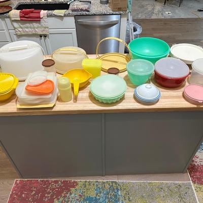 LARGE LOT OF TUPPERWARE