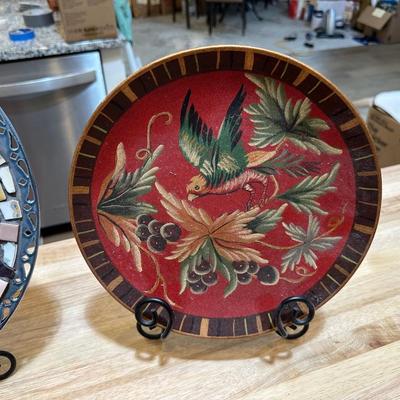 PLATES, SERVING BOWLS AND PIE PLATE