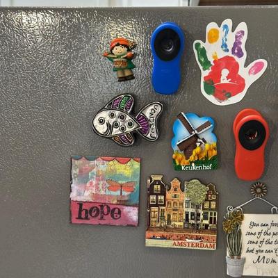FRIDGE MAGNETS AND SMALL WINDCHIMES
