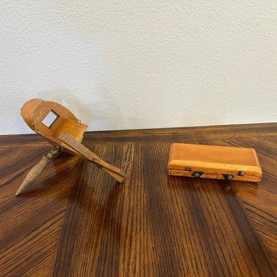 ANTIQUE STEREOSCOPE