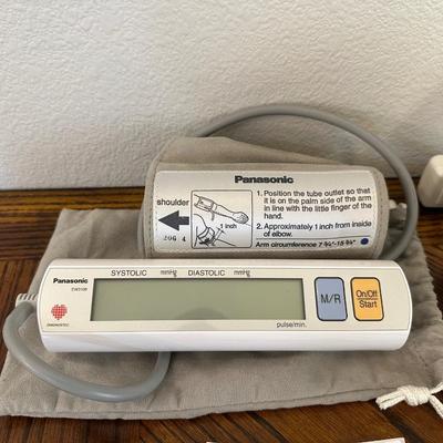 BLOOD PRESSURE MONITOR AND AROMATHERAPY DIFFUSER