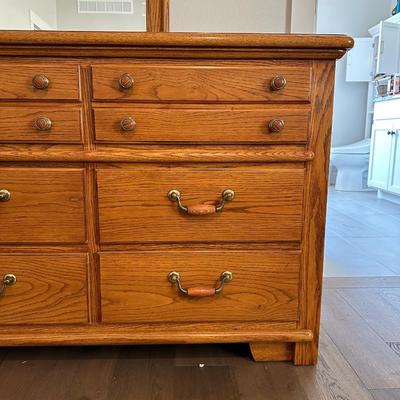 THOMASVILLE 9 DRAWER DRESSER WITH MIRROR