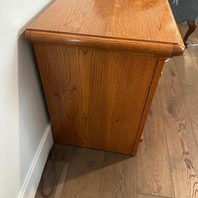 THOMASVILLE NIGHT STAND AND LAMP